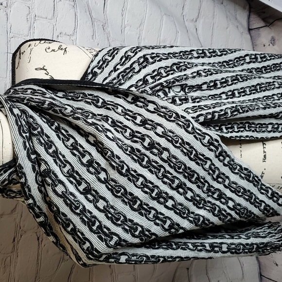 Calvin Klein Chain Print Scarf - Picture 2 of 7